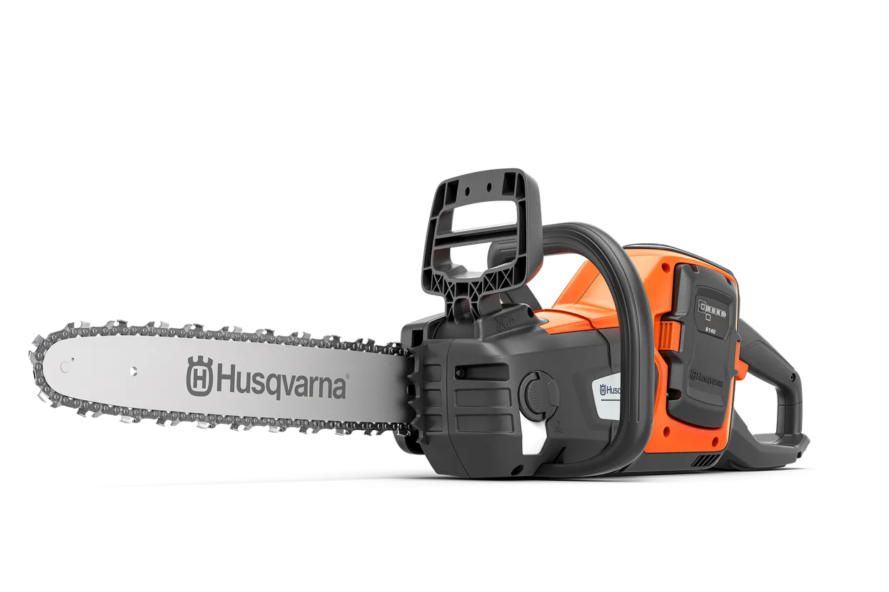 Husqvarna 230i cu acumulator și încărcător