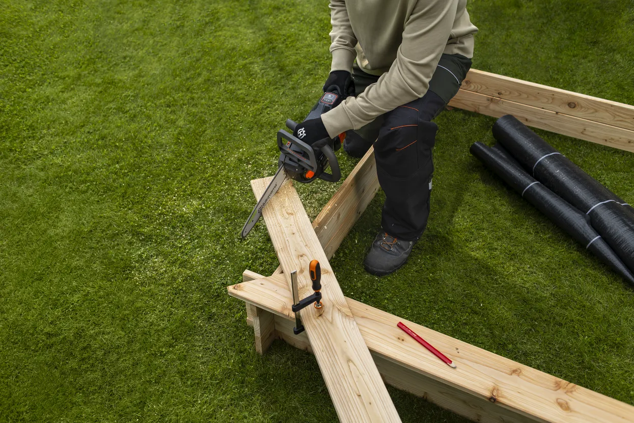 Husqvarna Aspire™ C15X-P4A cu acumulator și încărcător