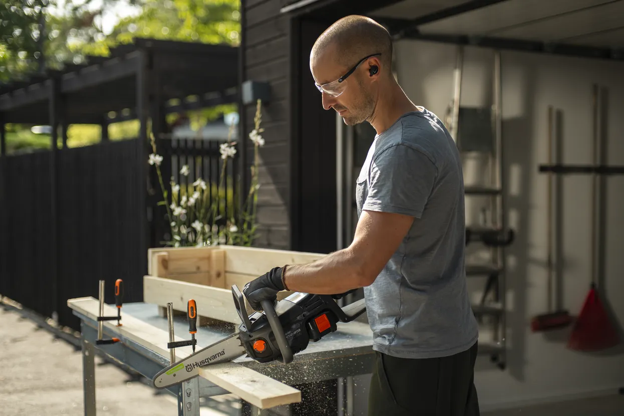 Husqvarna Aspire™ C15X-P4A cu acumulator și încărcător