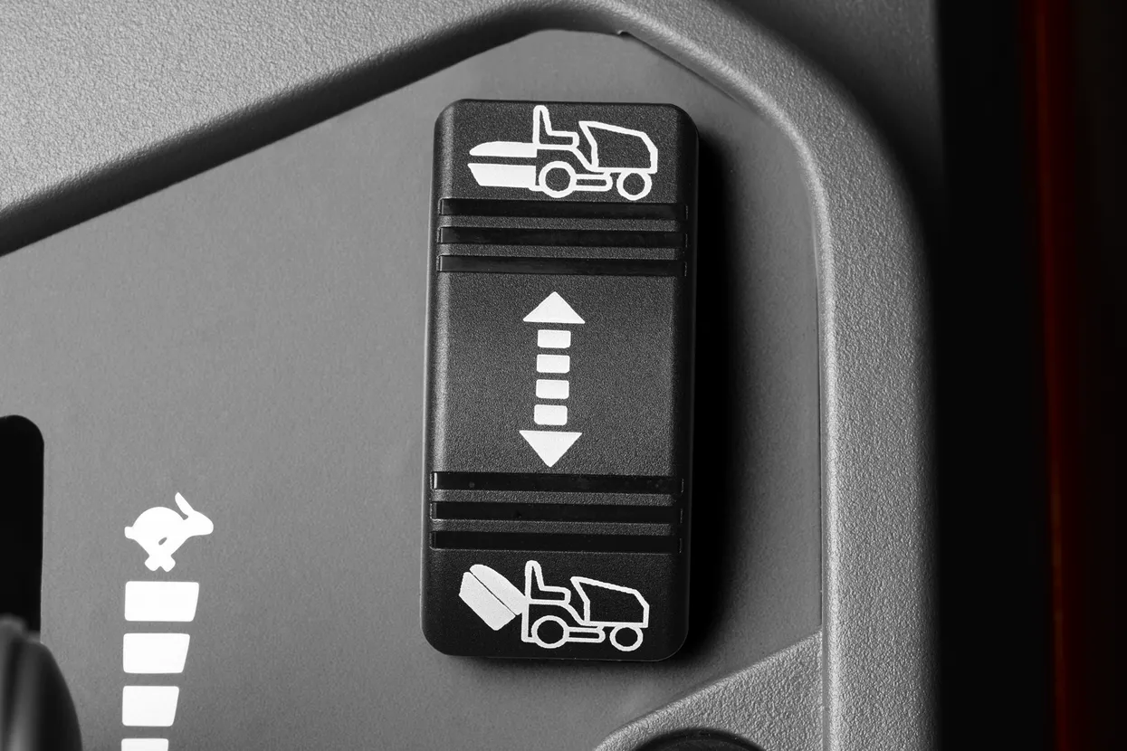 Husqvarna RC 320Ts AWD (nu include masă de tăiere)