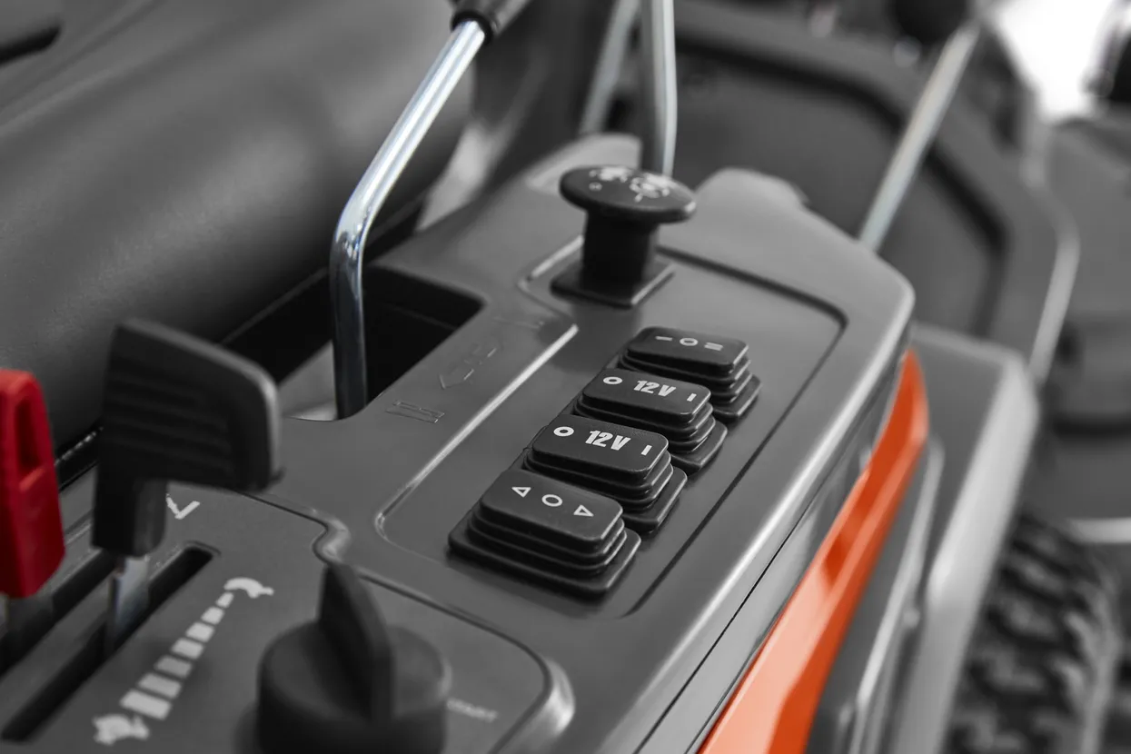 Husqvarna R 420TsX AWD (nu include masă de tăiere)