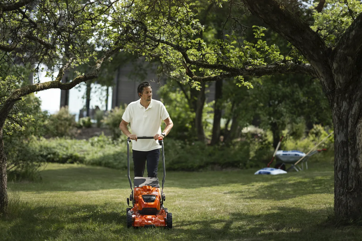 Husqvarna LC 251iS (nu include acumulator și încărcător)