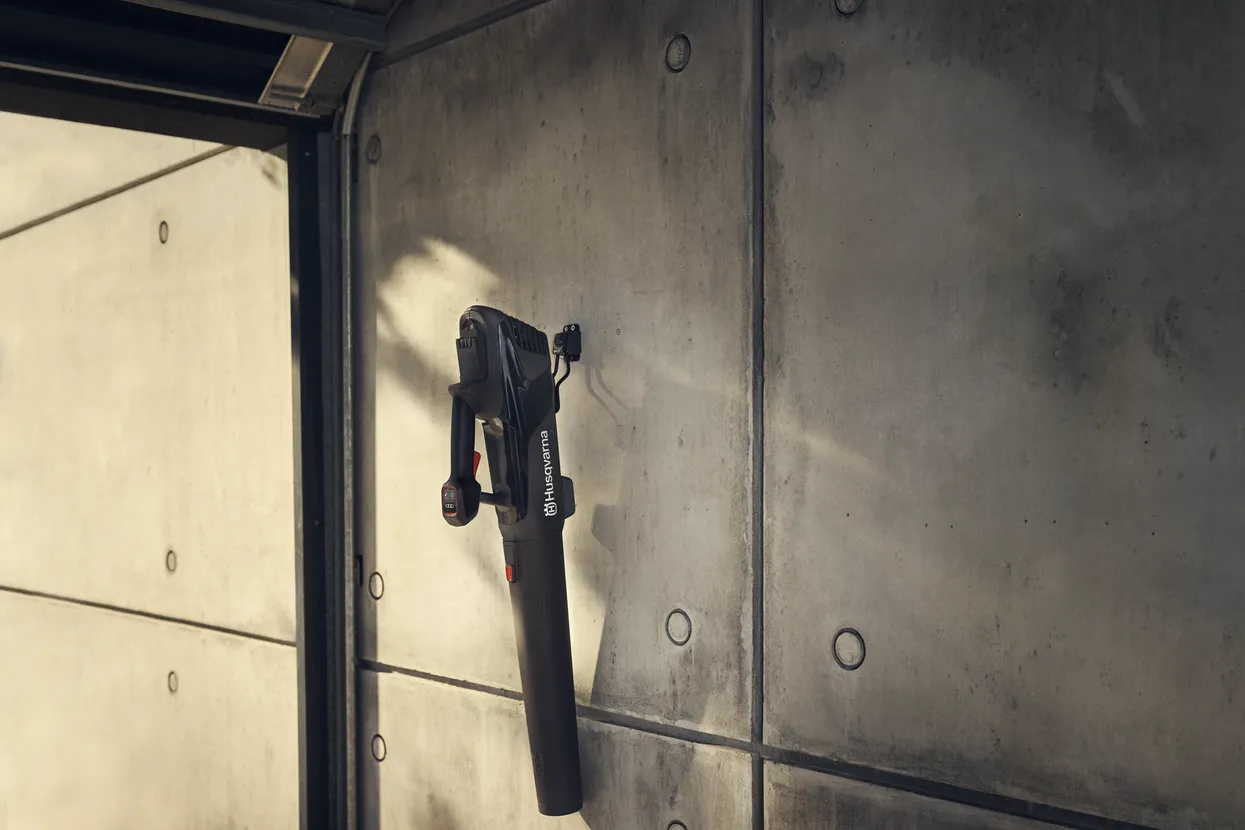 Husqvarna Aspire™ B8X-P4A (nu include acumulator și încărcător)